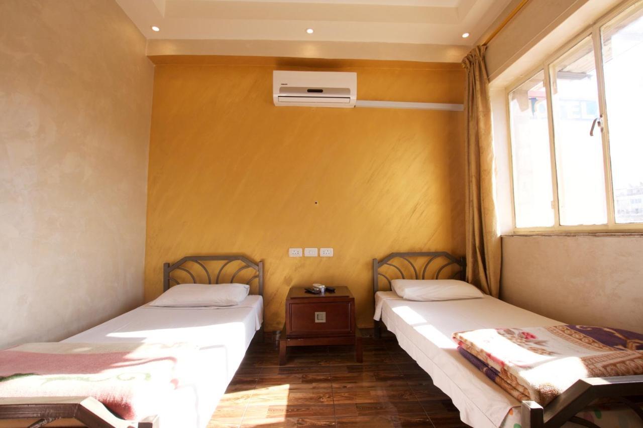 Erasmus Student House By Sunrise Hostel アンマン エクステリア 写真
